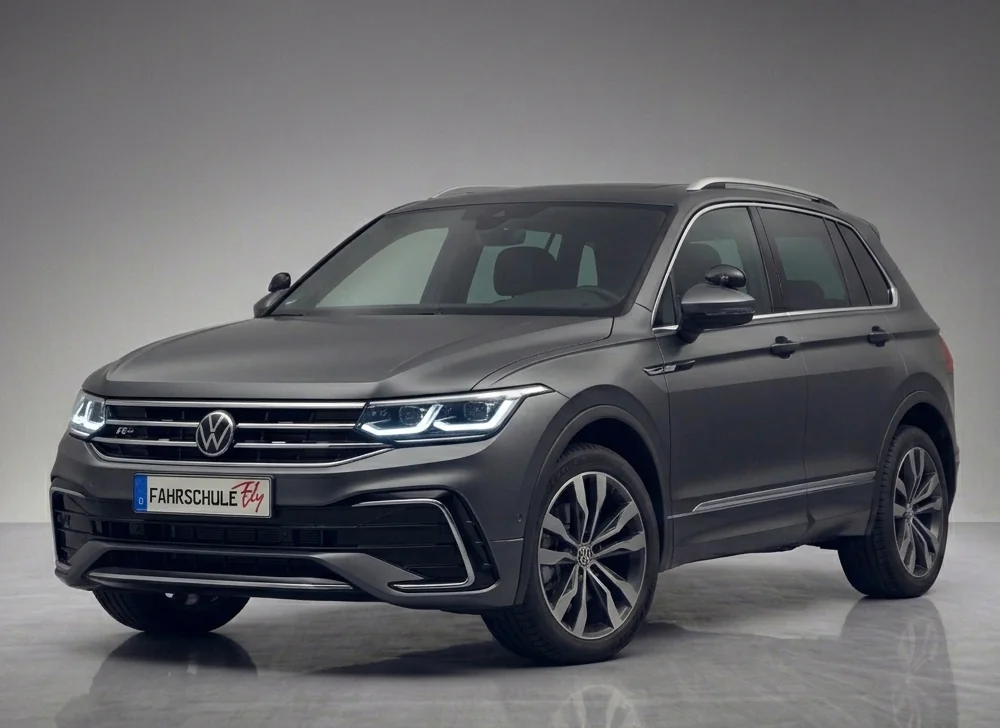 VW Tiguan (Automatik) - Ansicht von vorne links